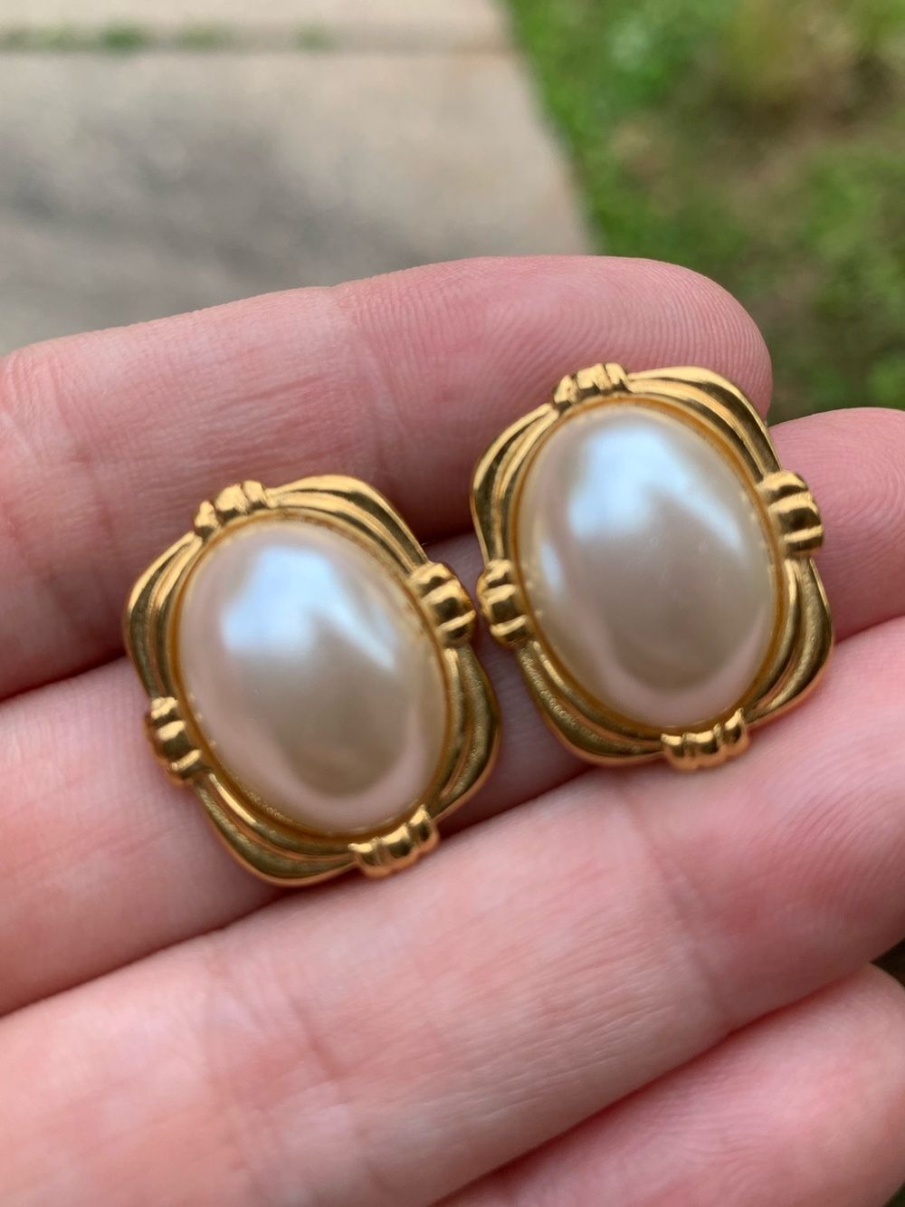 Vintage Sarah Coventry Gold-Tone Pearl Oval Earrings